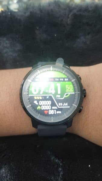 L 28 smart watch 2