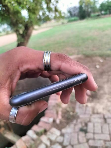 iphone 11 black 6