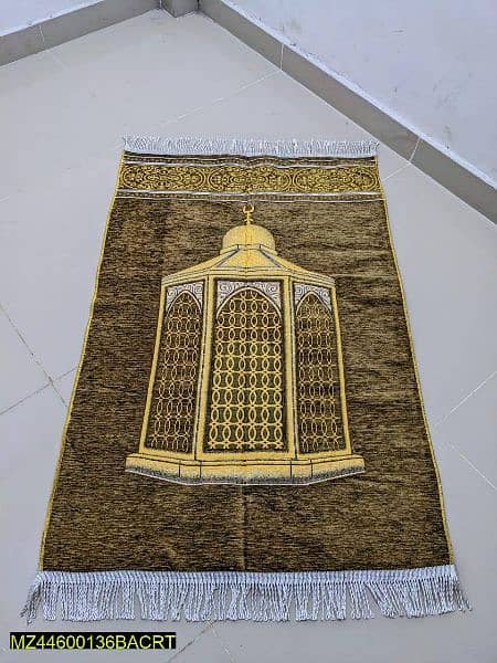 Beautiful Embossed velvet prayer mat. WhatsApp:0349-9143433 1