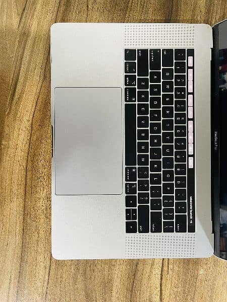 Macbook Pro 2018 15 Inch i7 2.6GHz 4GB Graphics 16/512GB i7 MacBook 6