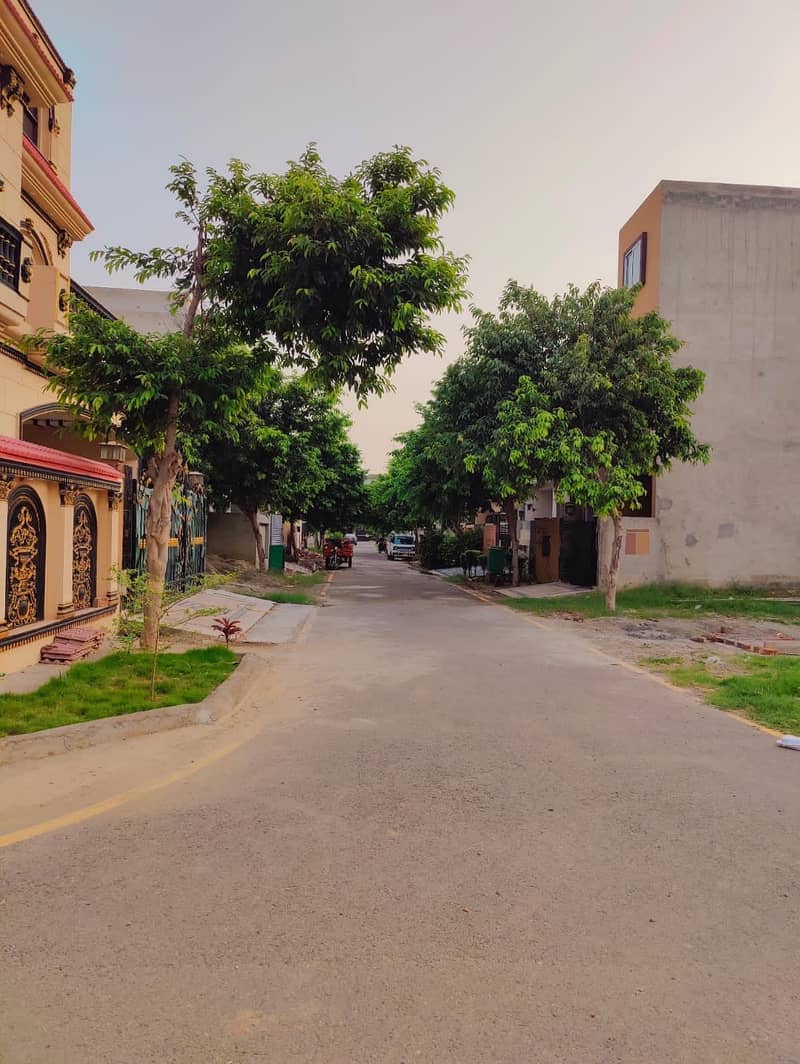 10 Marla Plot Available For Sale B block New Lahore City ph 3 4