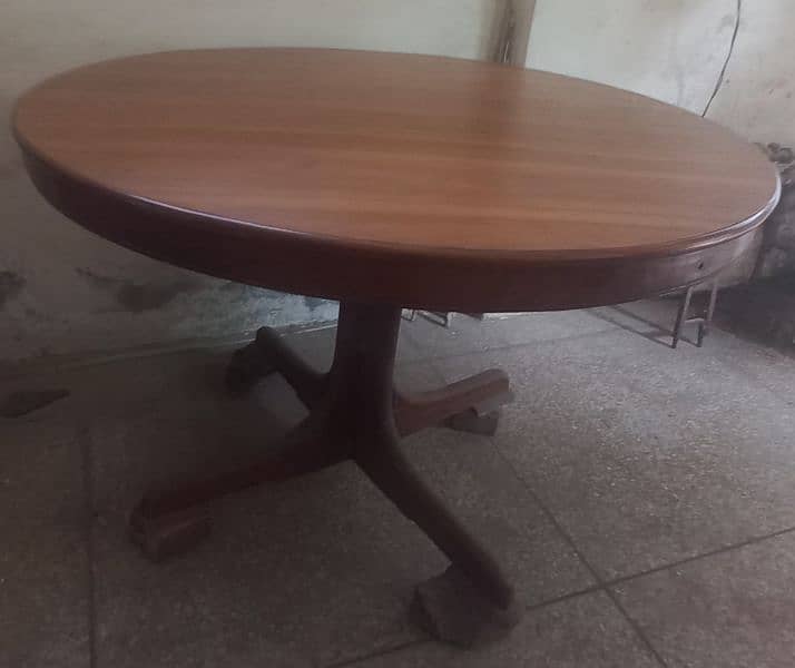 Dining table (round) 1