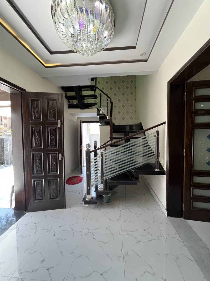 10 Marla Modern Designed Well Constructed House At Excellent Location Is Available For Sale In Chambelli Block Bahria Town Lahore 5