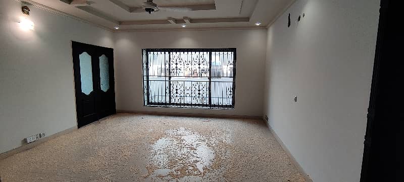 1 Kanal Well Maintained House In DHA Phase 4 1