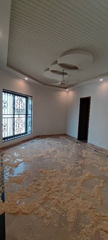 1 Kanal Well Maintained House In DHA Phase 4 20