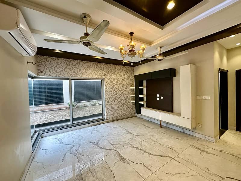 For Rent| 1Kanal |Double kitchen| Like New House| DHA Phase5 13