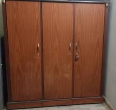 3 door cupboard looks like a new