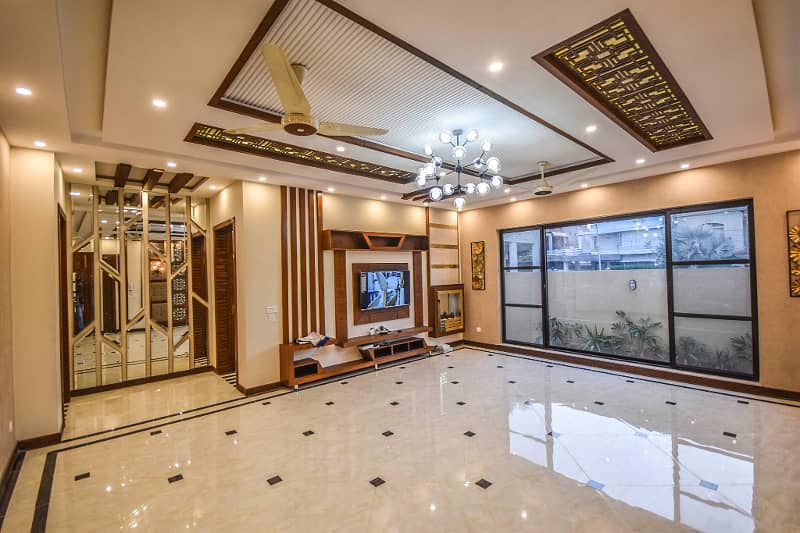 A Beautiful 1 Kanal House Is Available For Sale In PHASE 7 DHA, Lahore. 1