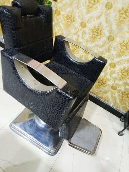 Chair for Beauty Parlor good condition 1