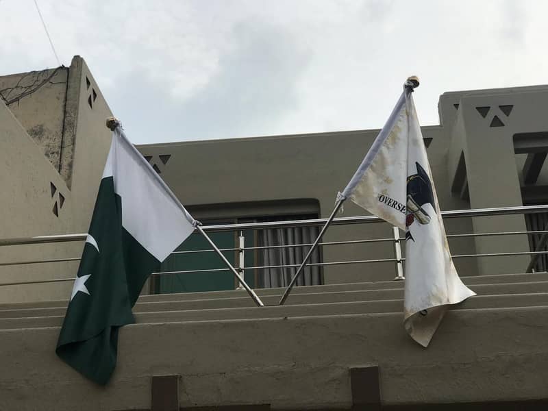 Outdoor pole with Pakistan Flag 2