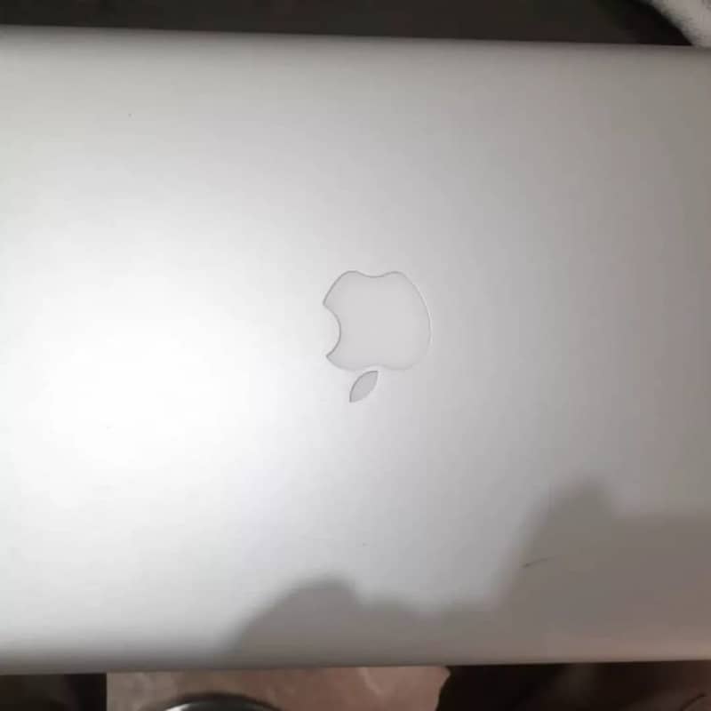 MacBook Pro Core i5 4GB RAM 256gb SSD 1