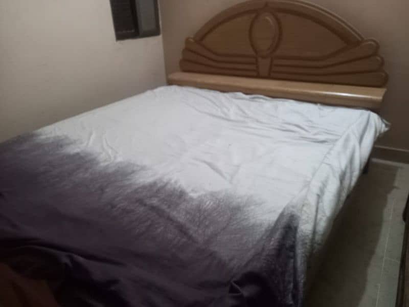 Wodden bed king size 0