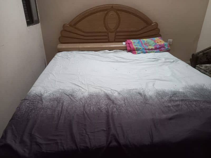 Wodden bed king size 2