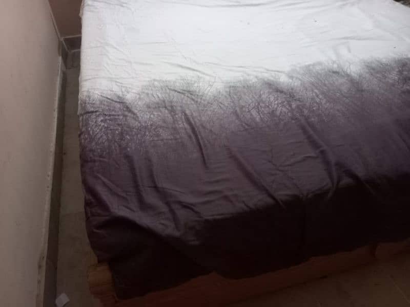 Wodden bed king size 3