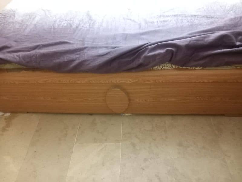 Wodden bed king size 4