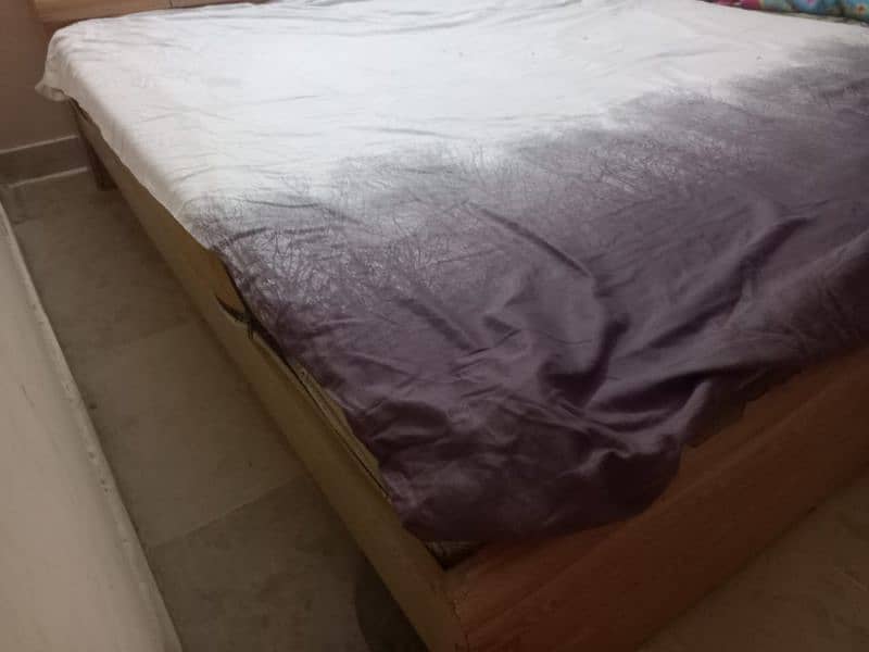Wodden bed king size 5