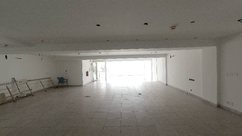 Modern Commercial Space On 3rd Floor: Ideal For Business Ventures 11