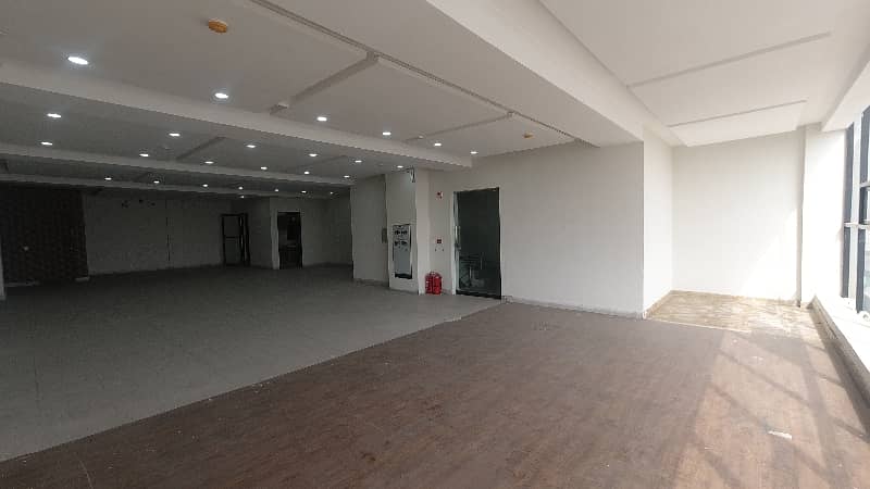 Modern Commercial Space On 3rd Floor: Ideal For Business Ventures 24