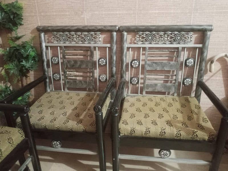 5 seater iron sofa set only 2 months used 10/10 condition 1