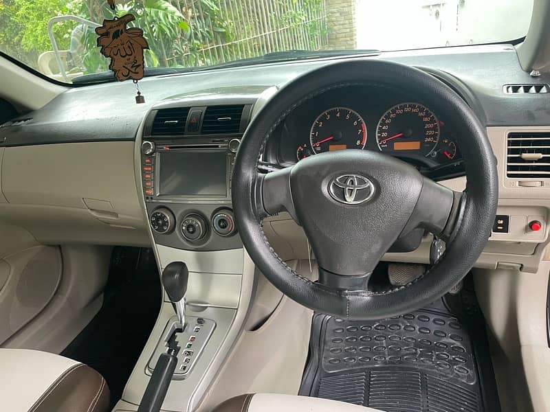 Toyota Corolla GLI 2013 1.6 Automatic 12