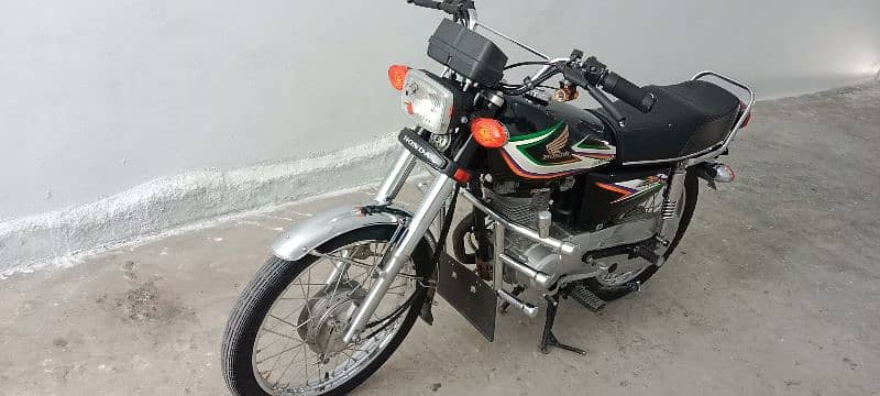 Honda CG 125 for sale in a reasonable price. 3