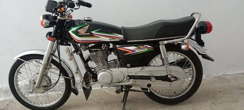Honda CG 125 for sale in a reasonable price. 4