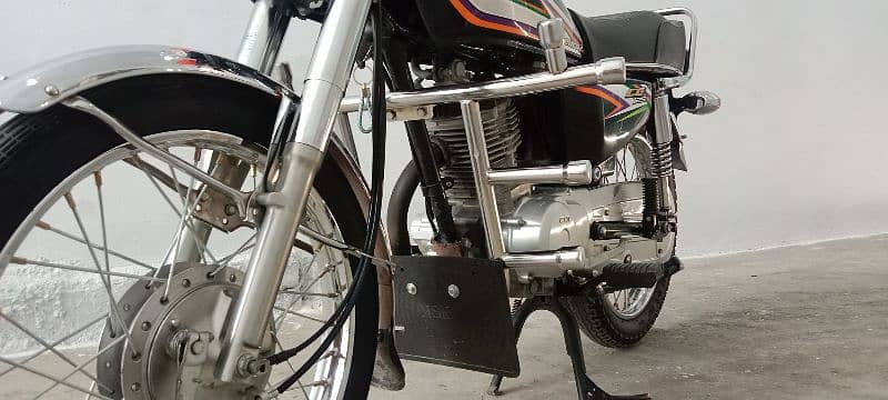 Honda CG 125 for sale in a reasonable price. 10