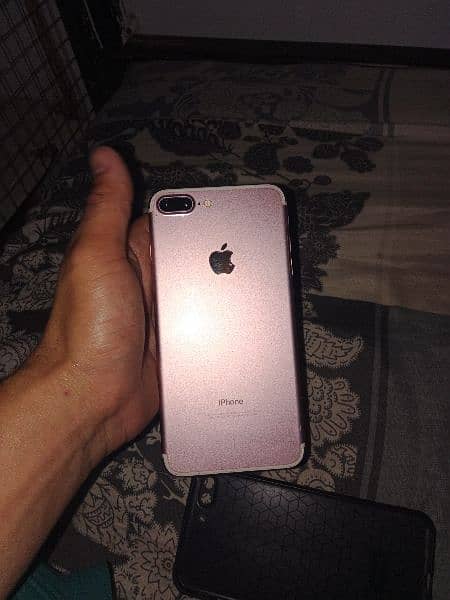 iPhone 7plus 10 by 10 full aund pess hay 128 GB no mesg Only call 4