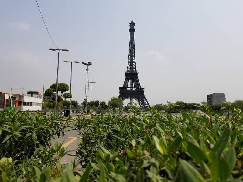 5 Marla 2 Sides Open Corner Possession Utilities Facing Eiffel Tower Commercial Plot at Builder Location Is For Sale in Quaid Block Bahria Town Lahore 0