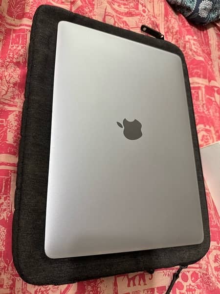 Macbook Pro 2017 with complete Box 2