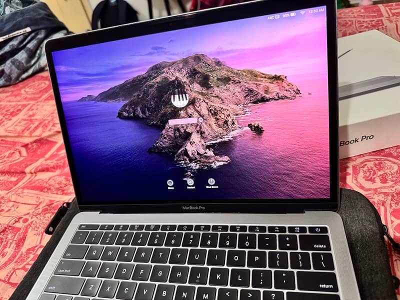 Macbook Pro 2017 with complete Box 5