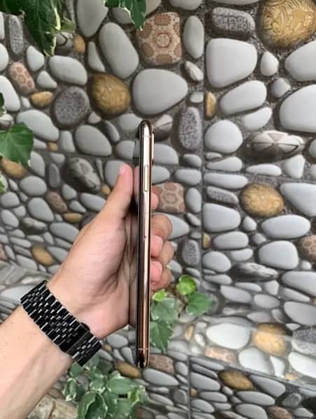 Iphone Xs Max 64GB Non PTA Approved 3