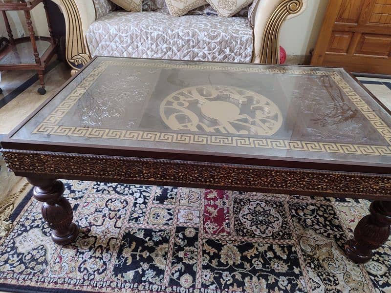 Center Table for sale in good condition 2