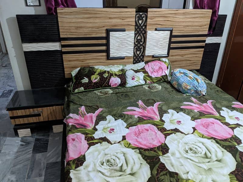 selling king size bed set with dressing table and side tables 3