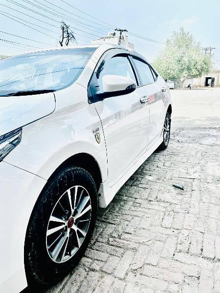 Toyota Corolla GLI 2019 Super White Special Education 1