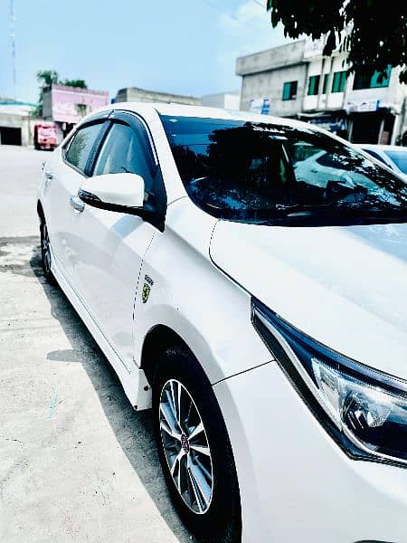 Toyota Corolla GLI 2019 Super White Special Education 5