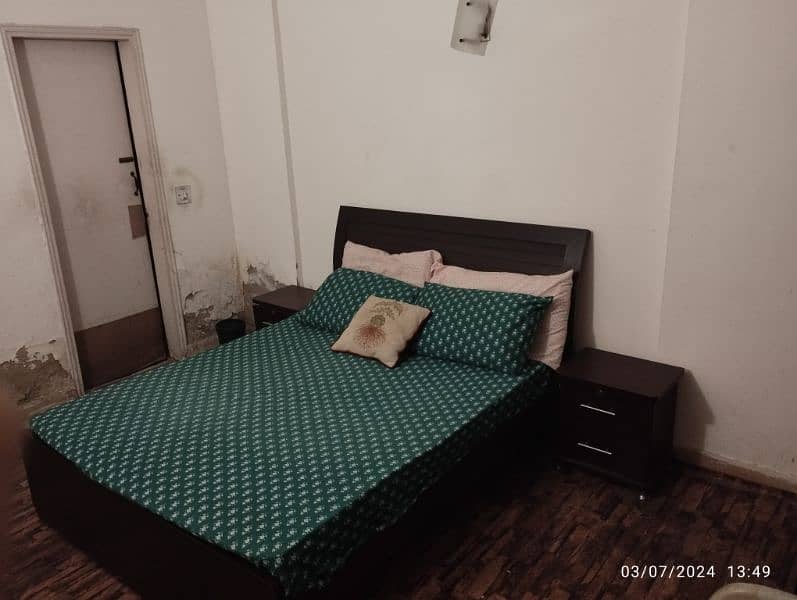 sharing room for two professional persons at best location 3