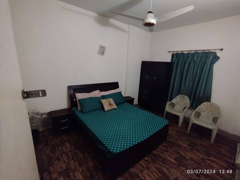 sharing room for two professional persons at best location 6