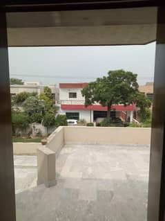 20 marla exelant upper portion available for Rent in dha phase 4 block GG.
