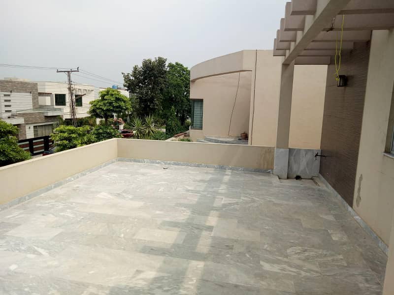 20 marla exelant upper portion available for Rent in dha phase 4 block GG. 2