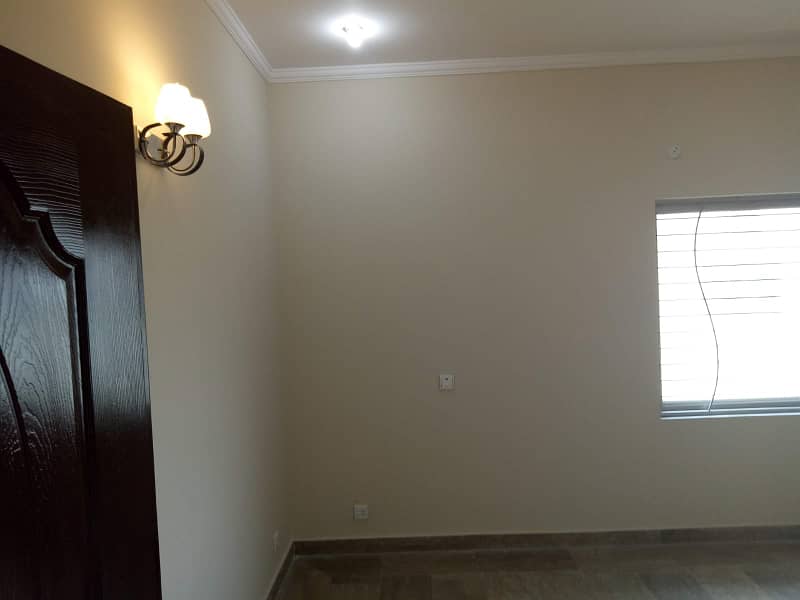 20 marla exelant upper portion available for Rent in dha phase 4 block GG. 5