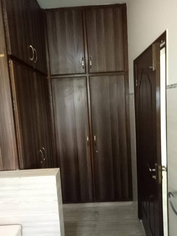 20 marla exelant upper portion available for Rent in dha phase 4 block GG. 7