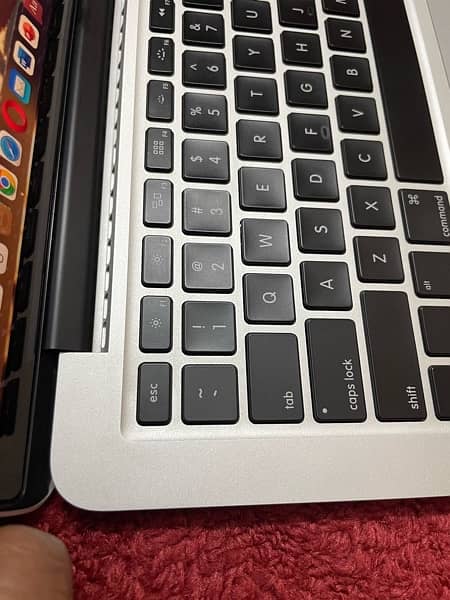 250 GB Mac Book Pro 2015.13 in 7