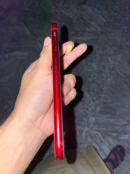 iphone 11 red colour 10/8 condition ha battery health 84% water pak 3