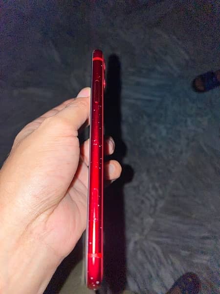 iphone 11 red colour 10/8 condition ha battery health 84% water pak 7