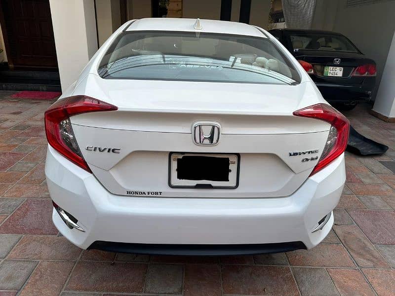 Honda Civic Oriel 1.8 i-VTEC CVT 2021 1