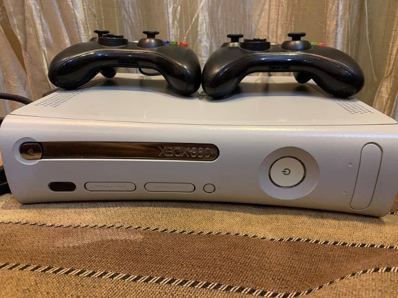 Xbox 360 jasper with 2 controller 2