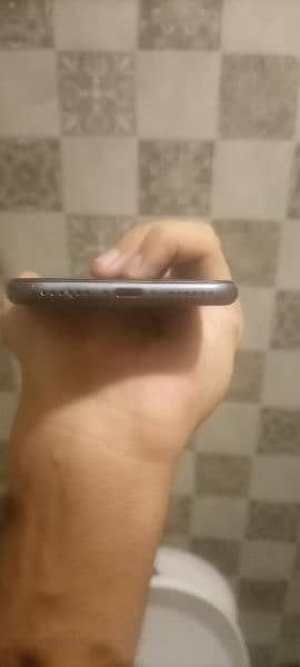 iphone 8 10/10 condition 2