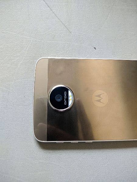 Moto Z Droid Android Phone 4/32 For Sale, Slim and light weight 1