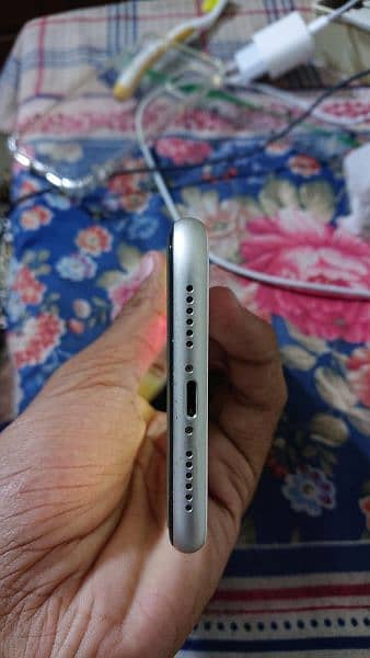 iphone 11 jv.     urgent sale need money 4